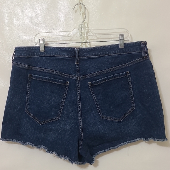 Torrid Women's Denim Blue Raw Hem Shorts - Size 20 - Picture 5 of 11